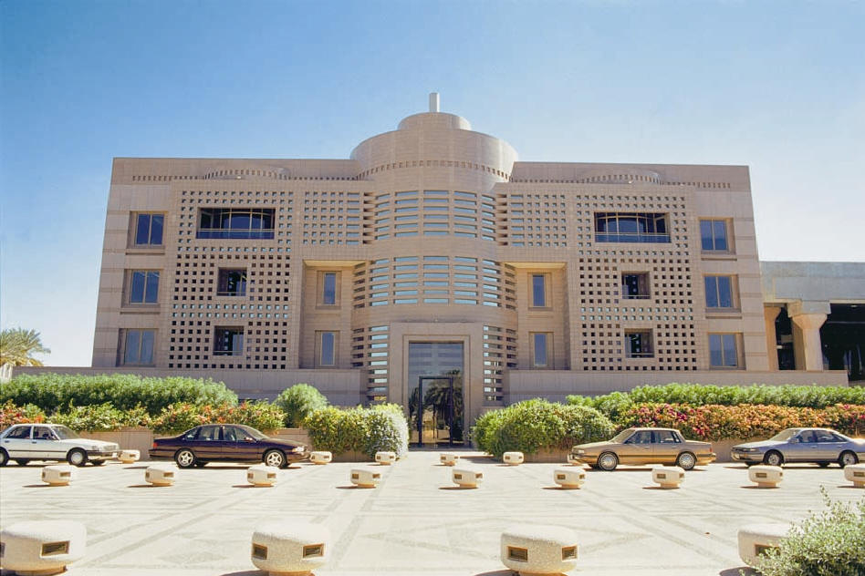 http://www.computernewsme.com/wp-content/uploads/2011/03/king-abdul-aziz-university.jpg